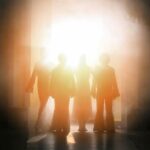 🌙💭 Soñar con personas fallecidas y verlas vivas en el sueño: Descubre el significado y las emociones que despierta