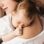 👶💭 ¿Qué significa soñar con bebé recién nacido? Descubre sus significados y mensajes ocultos