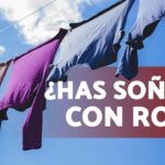 💩 Soñar que me hago 💩 en la ropa: ¡Descubre el significado de este perturbador sueño!