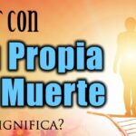 🌙💭🤔 ¿Qué significa cuando sueñas que te mueres? Descubre el fascinante mundo de los sueños y su posible interpretación. ¡Entra para descubrir más!