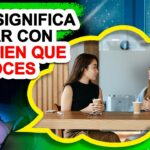 🌙✨ Descubre el significado de soñar con alguien que conoces: ¡Devela los misterios de tus sueños!