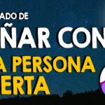 🔮 Descubre el significado de soñar con personas muertas que no conoces 🌙