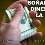 🌙💰 ¿Qué significa soñar con plata en la mano? ¡Descubre su interpretación aquí!